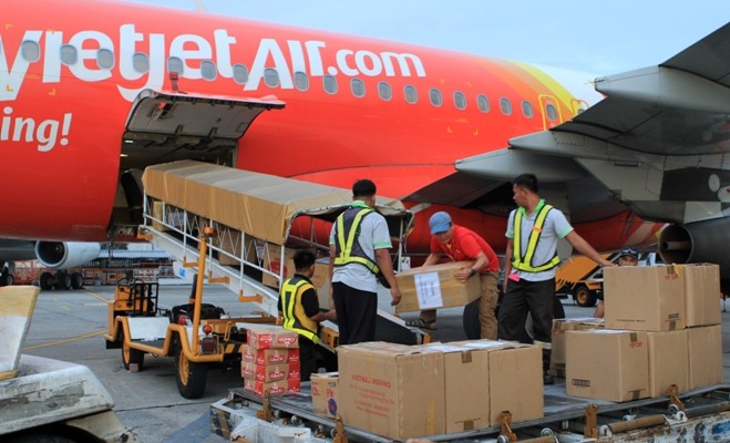 Chuyến hàng cứu trợ thứ 2 tới Malina vào 4h sáng ngày 21/11/2013.
